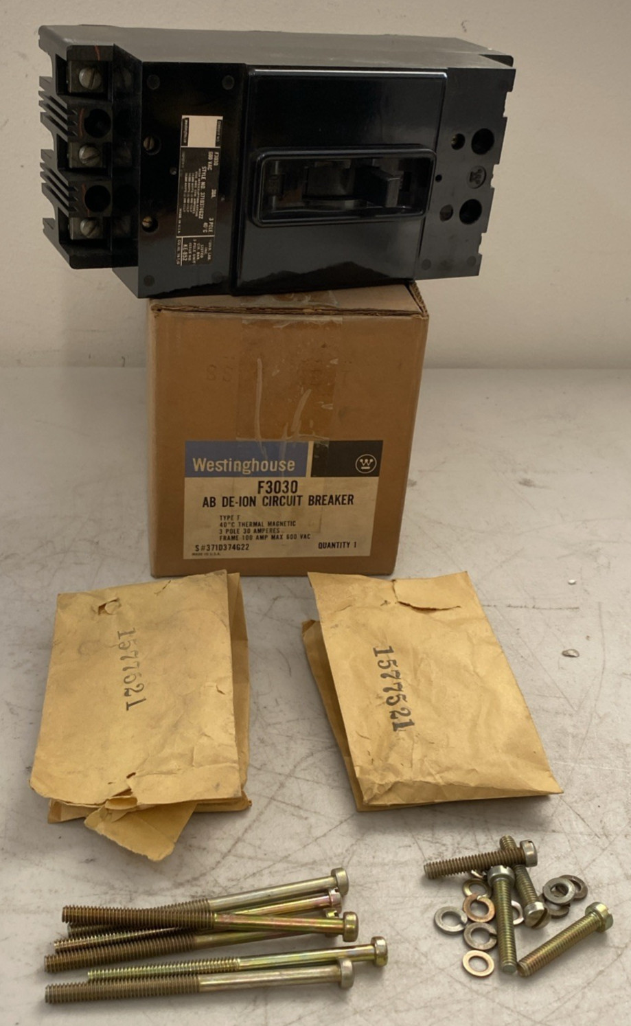 WESTINGHOUSE F3030 3POLES 30A 600V CIRCUIT BREAKER Style 371D374G22 New WESTINGHOUSE F3030 3POLES 30A 600V CIRCUIT BREAKER Style 371D374G22 New