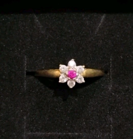 Vintage 10K Yellow Gold Ruby & Diamond Cluster Flower Ring Estate Fine Jewelry Vintage 10K Yellow Gold Ruby & Diamond Cluster Flower Ring Estate Fine Jewelry