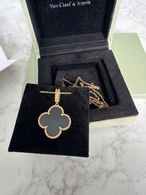 Van Cleef Magic Alhambra long necklace, 1 motif