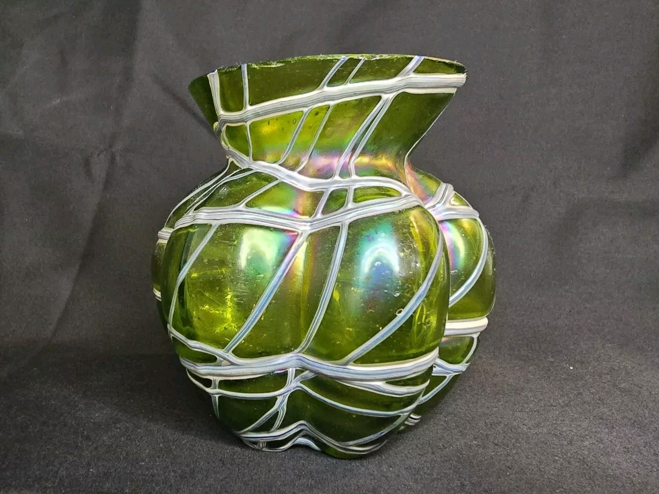 ANTIQUE PALME KONIG THREADED KRALIK VEINED BOHEMIAN IRIDESDENT ART GLASS VASE 4\ ANTIQUE PALME KONIG THREADED KRALIK VEINED BOHEMIAN IRIDESDENT ART GLASS VASE 4\