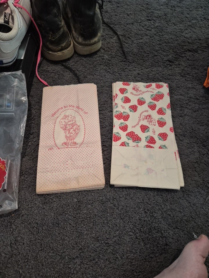 Vintage New Package Strawberry Shortcake Paper Lunch Bags 13of one,12of another Vintage New Package Strawberry Shortcake Paper Lunch Bags 13of one,12of another