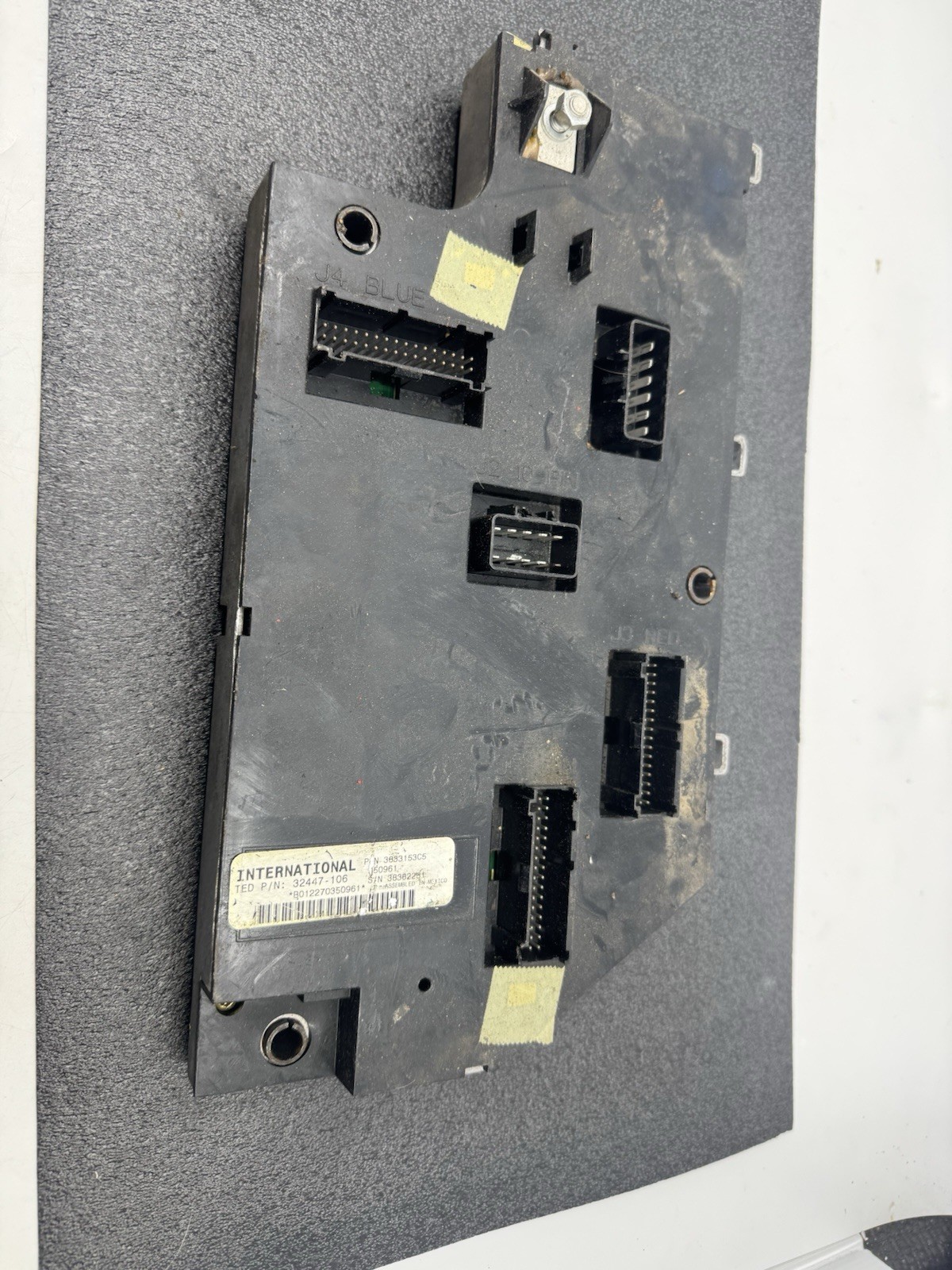 Lot 2 International Navistar BCM Chassis Control Module 3833153C5 32447-106 OEM