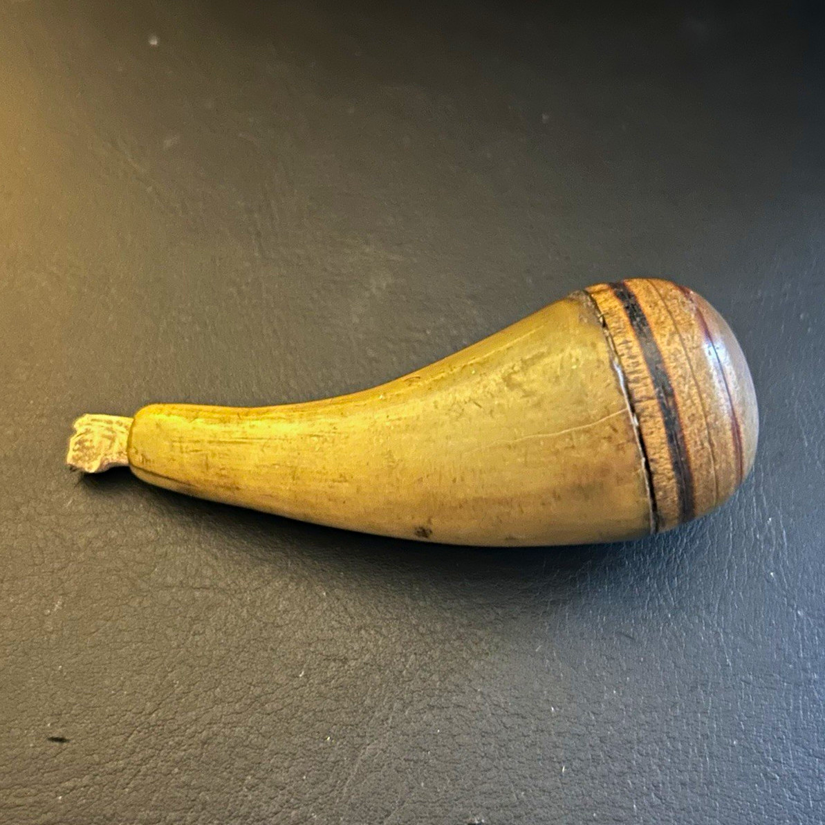 Antique Black Powder Powder Horn Flask for Muzzleloader / Muzzle Loading Antique Black Powder Powder Horn Flask for Muzzleloader / Muzzle Loading