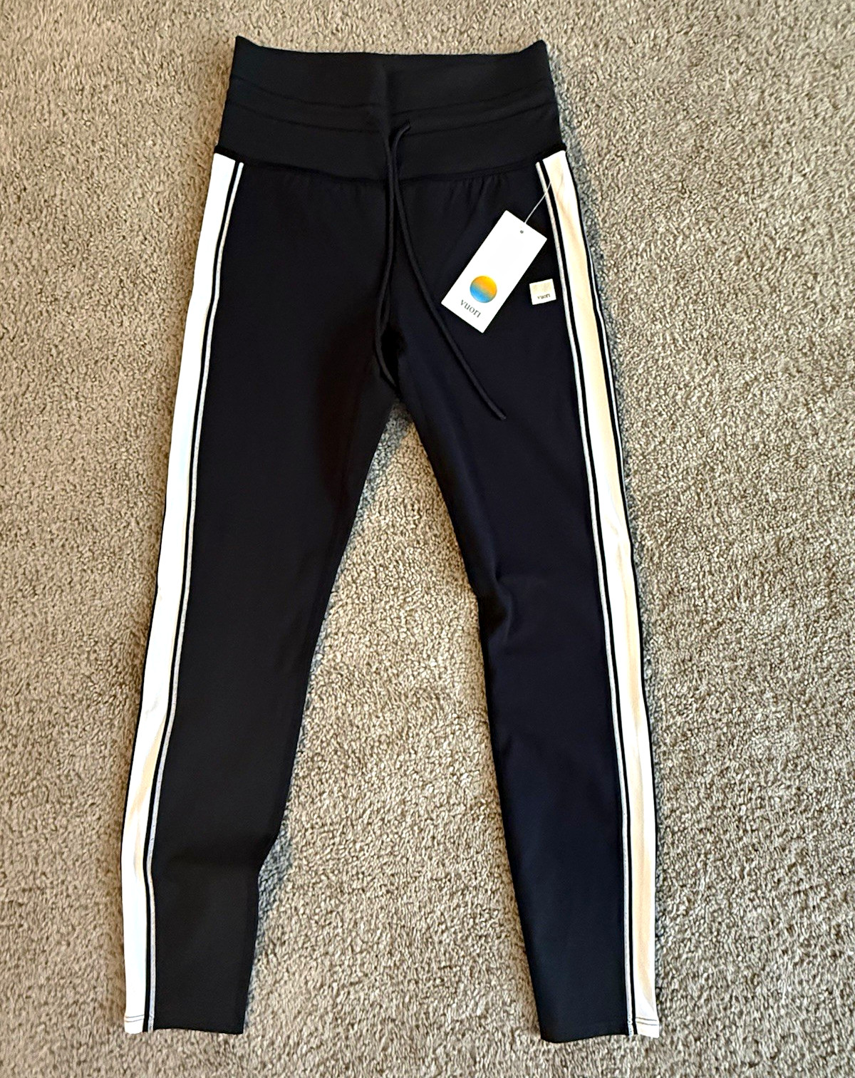 Vuori Women’s Black/White Stripe Ankle Leggings Size S Drawstring Logo Vuori Women’s Black/White Stripe Ankle Leggings Size S Drawstring Logo