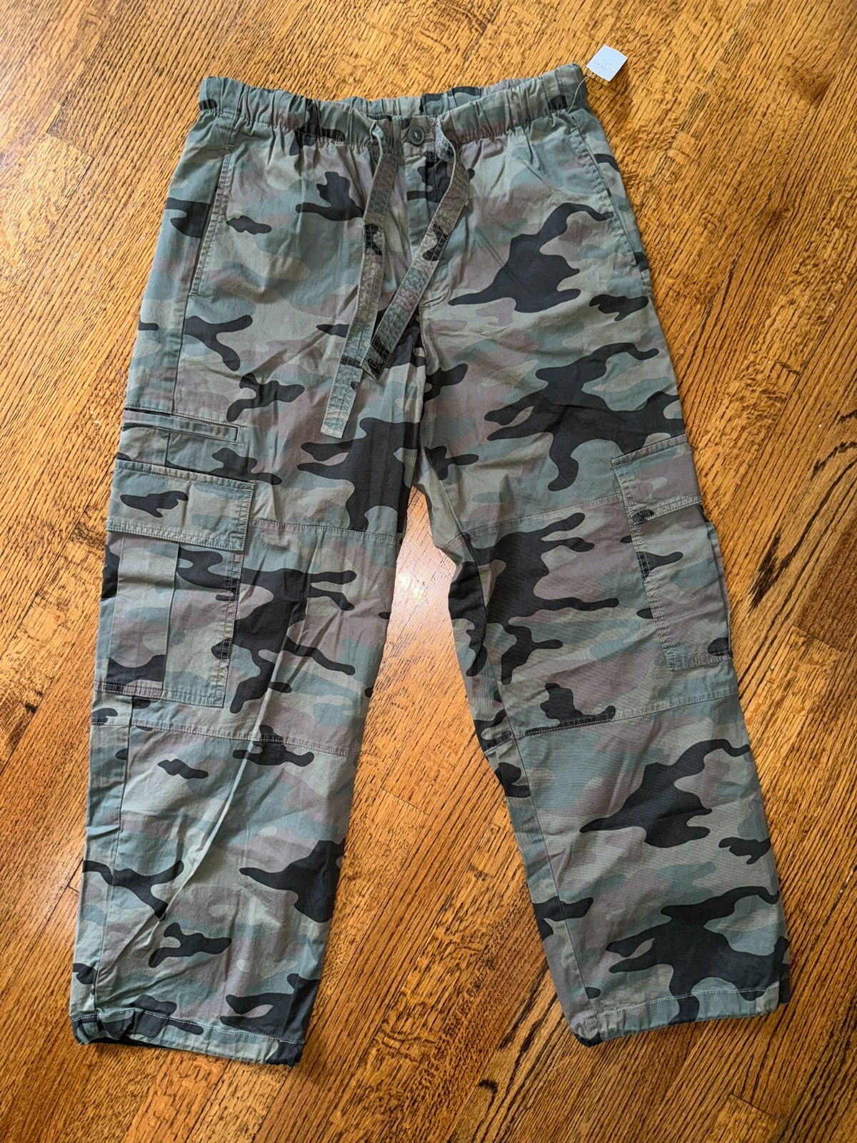 NWT GAP Camo Drawstring Cargo Pants - Size MEDIUM
