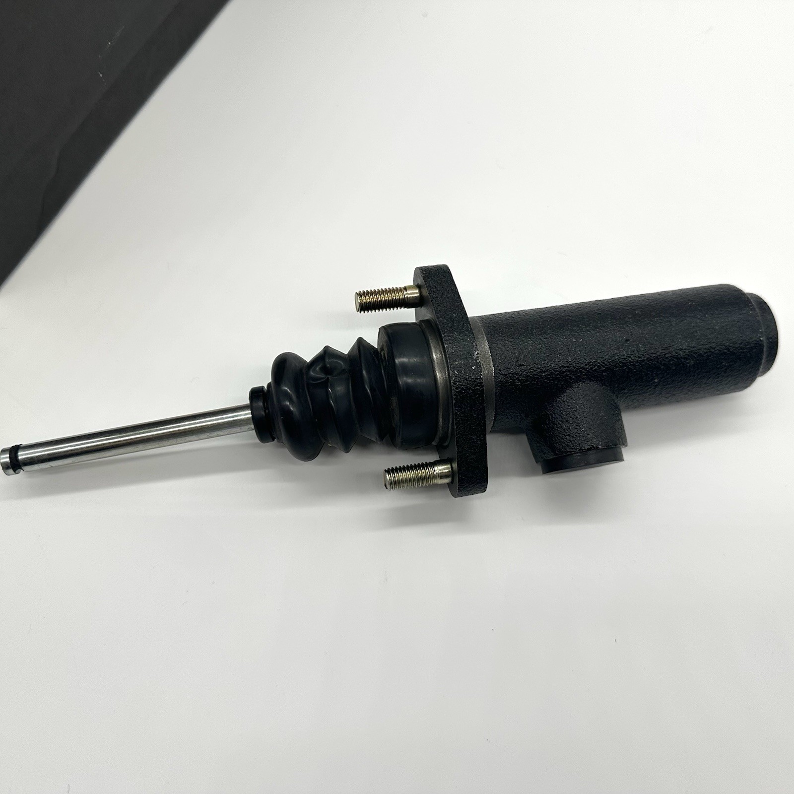 Dorman CM640200 Clutch Master Cylinder – BROKEN/For Parts – Volvo Dorman CM640200 Clutch Master Cylinder – BROKEN/For Parts – Volvo