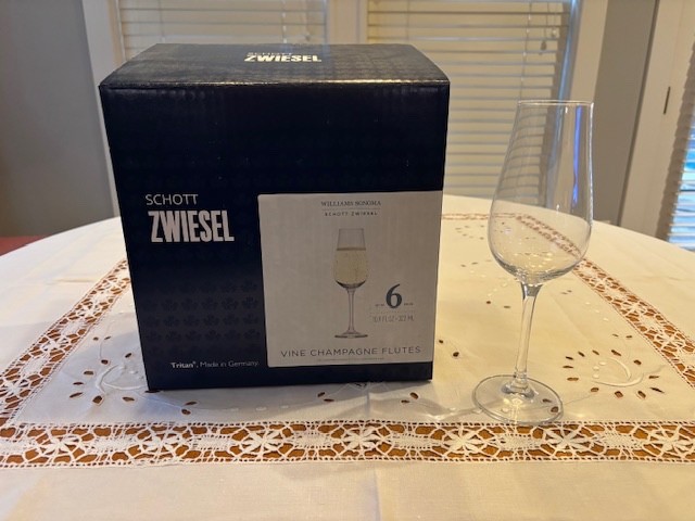Schott Zwiesel Tritan Crystal wine glasses (6 glasses New in Box) Schott Zwiesel Tritan Crystal wine glasses (6 glasses New in Box)