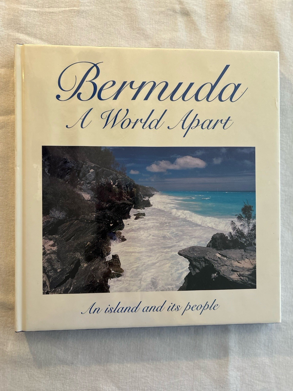 SEALED Bermuda A World Apart by Roger A. LaBrucherie (1996, Hardcover) SEALED Bermuda A World Apart by Roger A. LaBrucherie (1996, Hardcover)