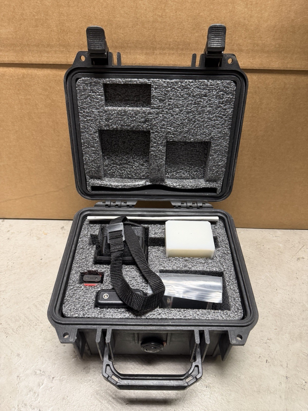 CSECO K910B Buster Contraband Detector w/Remote & Calibration Block - FOR PARTS CSECO K910B Buster Contraband Detector w/Remote & Calibration Block - FOR PARTS