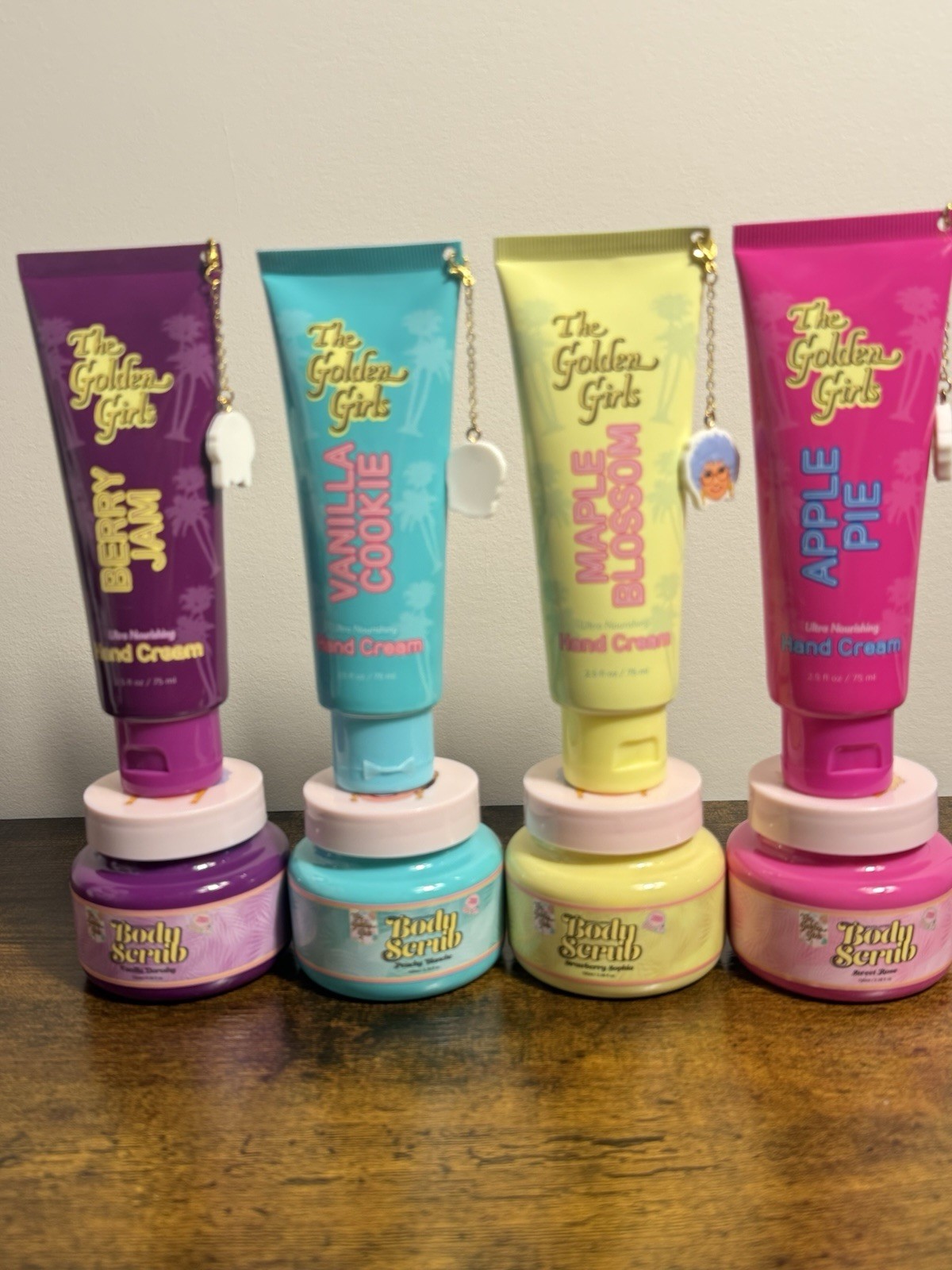 8 pcs The Golden Girls Ultra Nourishing Hand Cream & Body Scrub Set Berry Jam 8 pcs The Golden Girls Ultra Nourishing Hand Cream & Body Scrub Set Berry Jam