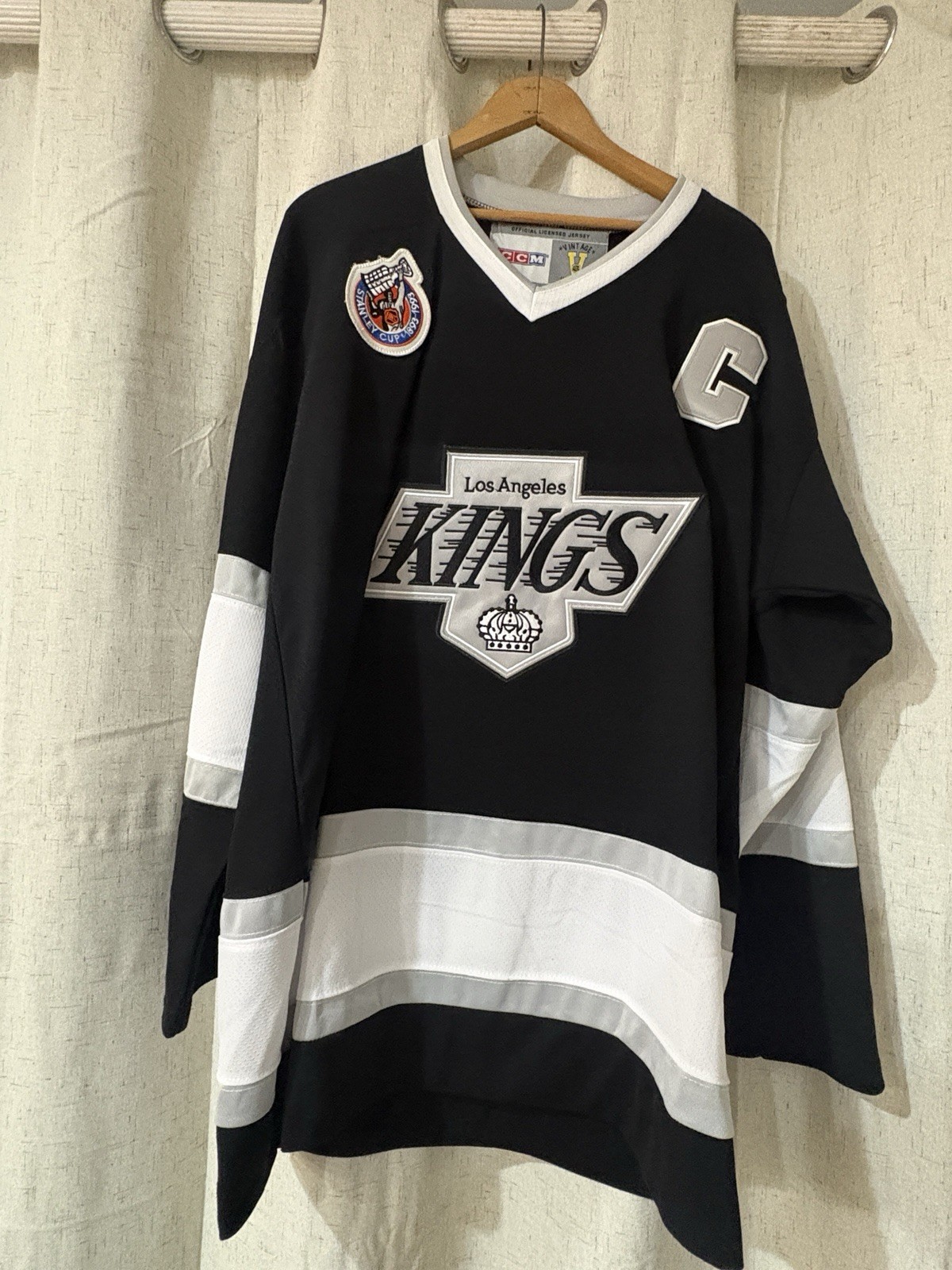 Wayne Gretzky 1993 Throwback CCM Jersey Los Angeles Kings Vintage Stanley Cup 52 Wayne Gretzky 1993 Throwback CCM Jersey Los Angeles Kings Vintage Stanley Cup 52