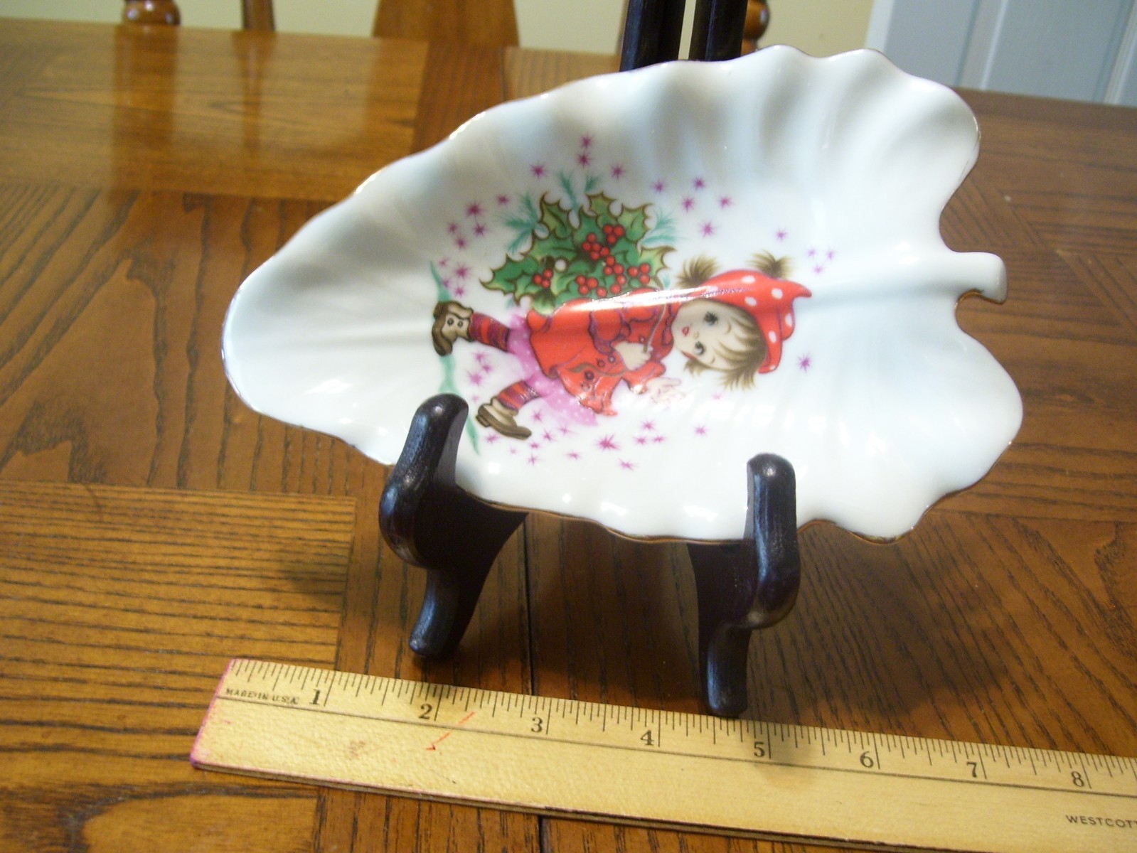 VINTAGE, New condition, LEFTON China CHRISTMAS Trinket dish, Girl w/Holly
