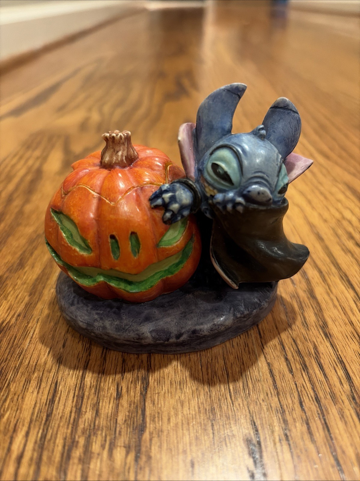 Disney Auctions VAMPIRE STITCH LE 500 KINGDOM RARE Treasure Box BRAND NEW Disney Auctions VAMPIRE STITCH LE 500 KINGDOM RARE Treasure Box BRAND NEW