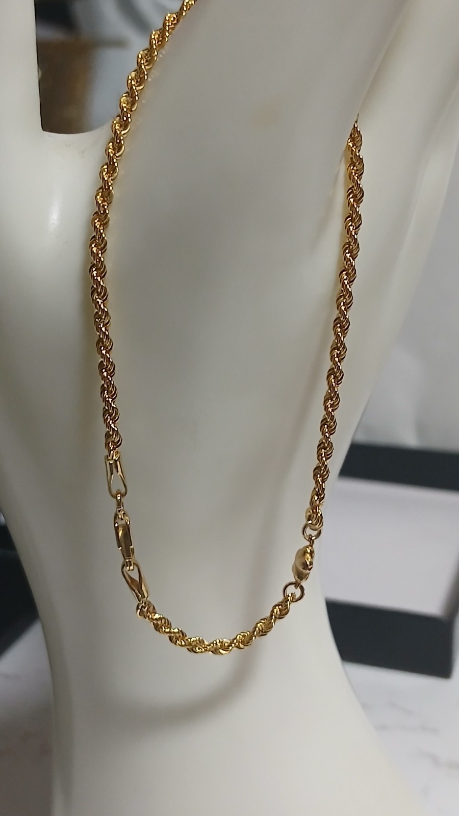 9ct Yellow Gold Bracelet. 9ct Yellow Gold Bracelet.