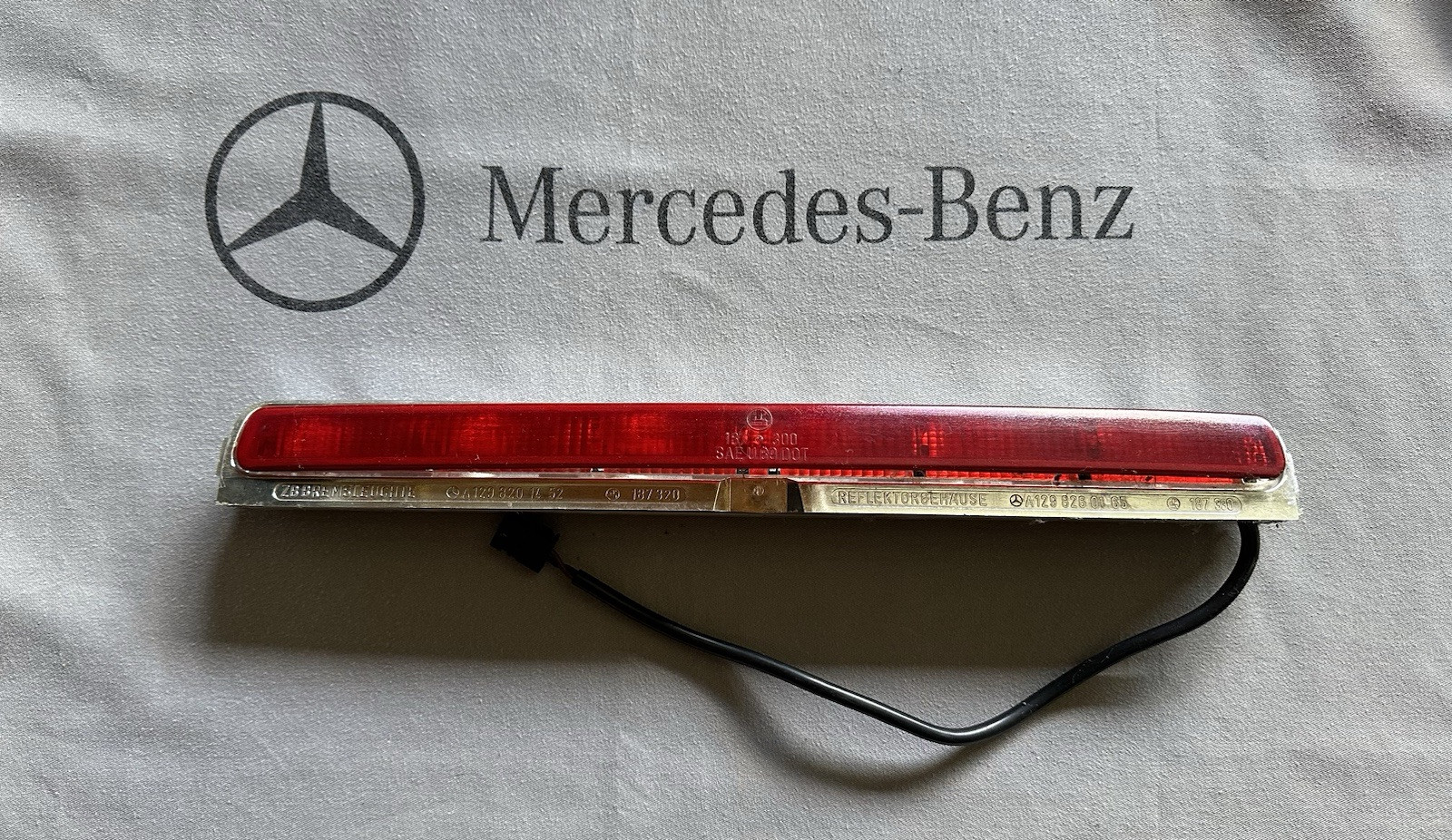 1990-1995 Mercedes Benz R129 SL320 500 600 High Stop Brake Light Assembly.