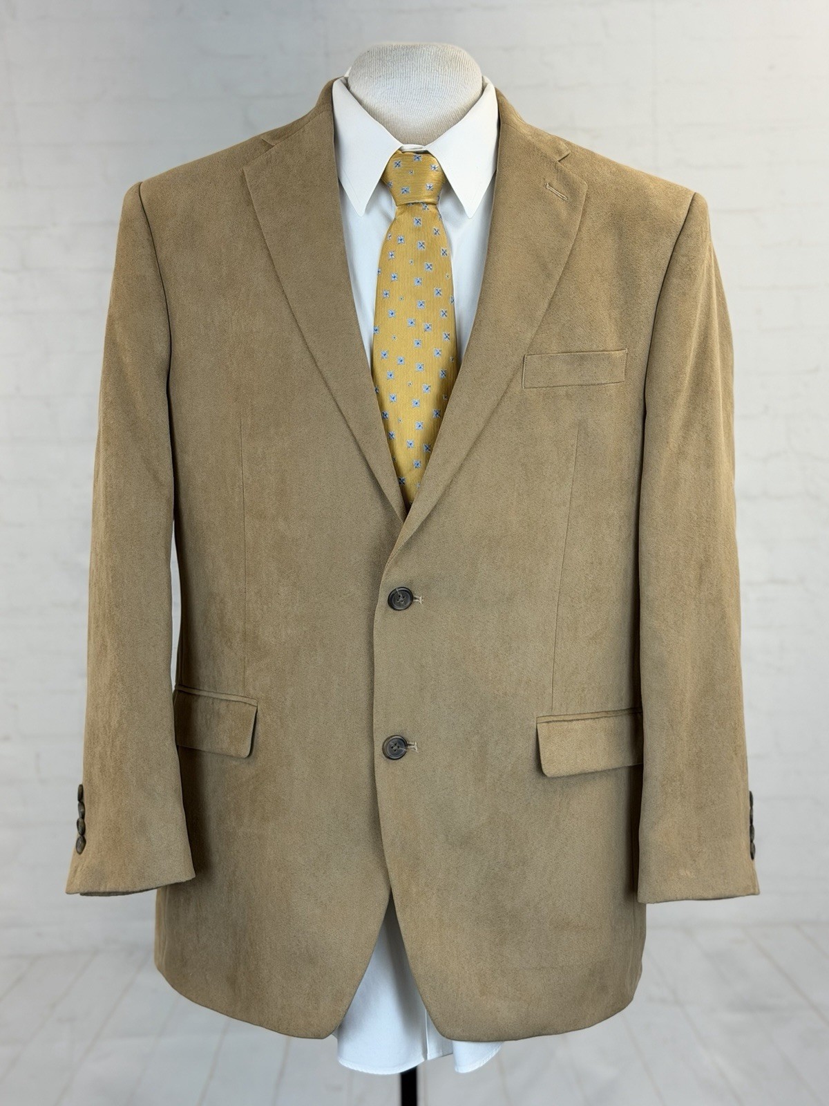Chaps Men\'s Beige Suede Finish Blazer 42 Regular Two Button Sport Coat Micropoly