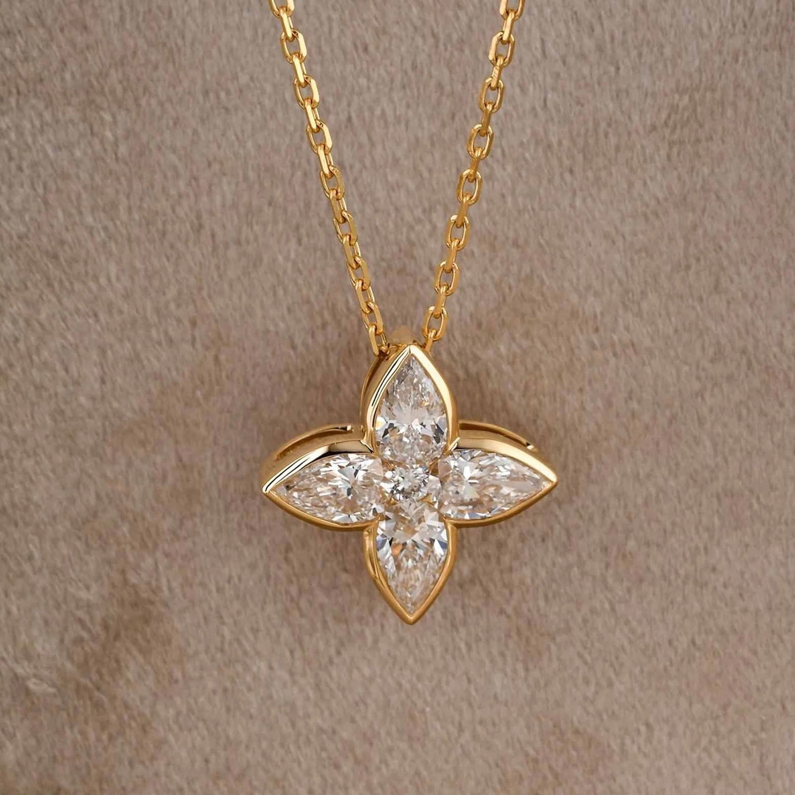 Moissanite Four Leaf Clover 925 Silver Necklace Pendant Gift for Women Jewelry Moissanite Four Leaf Clover 925 Silver Necklace Pendant Gift for Women Jewelry