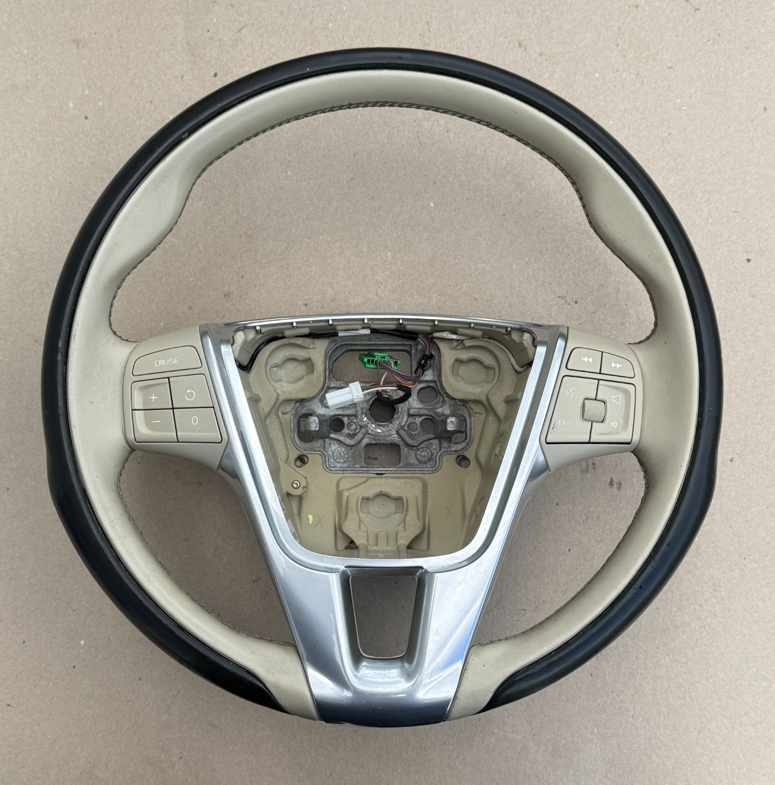 2014-2016 VOLVO XC60 STEERING WHEEL W/AUDIO CRUISE CONTROL SWITCH OEM 31418285 2014-2016 VOLVO XC60 STEERING WHEEL W/AUDIO CRUISE CONTROL SWITCH OEM 31418285