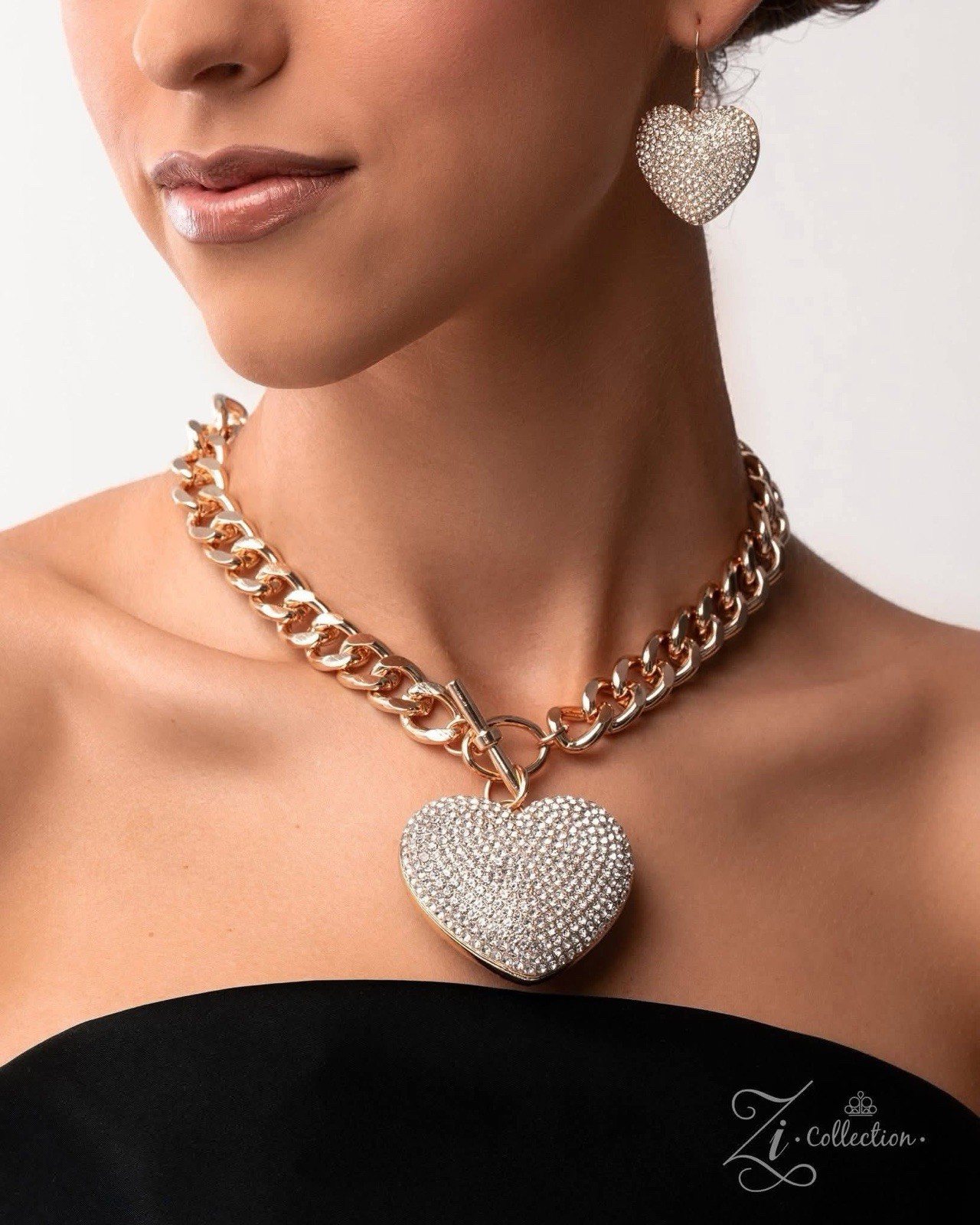 Enamored - (Paparazzi Zi) Gold Heart Choker 💛 Enamored - (Paparazzi Zi) Gold Heart Choker 💛