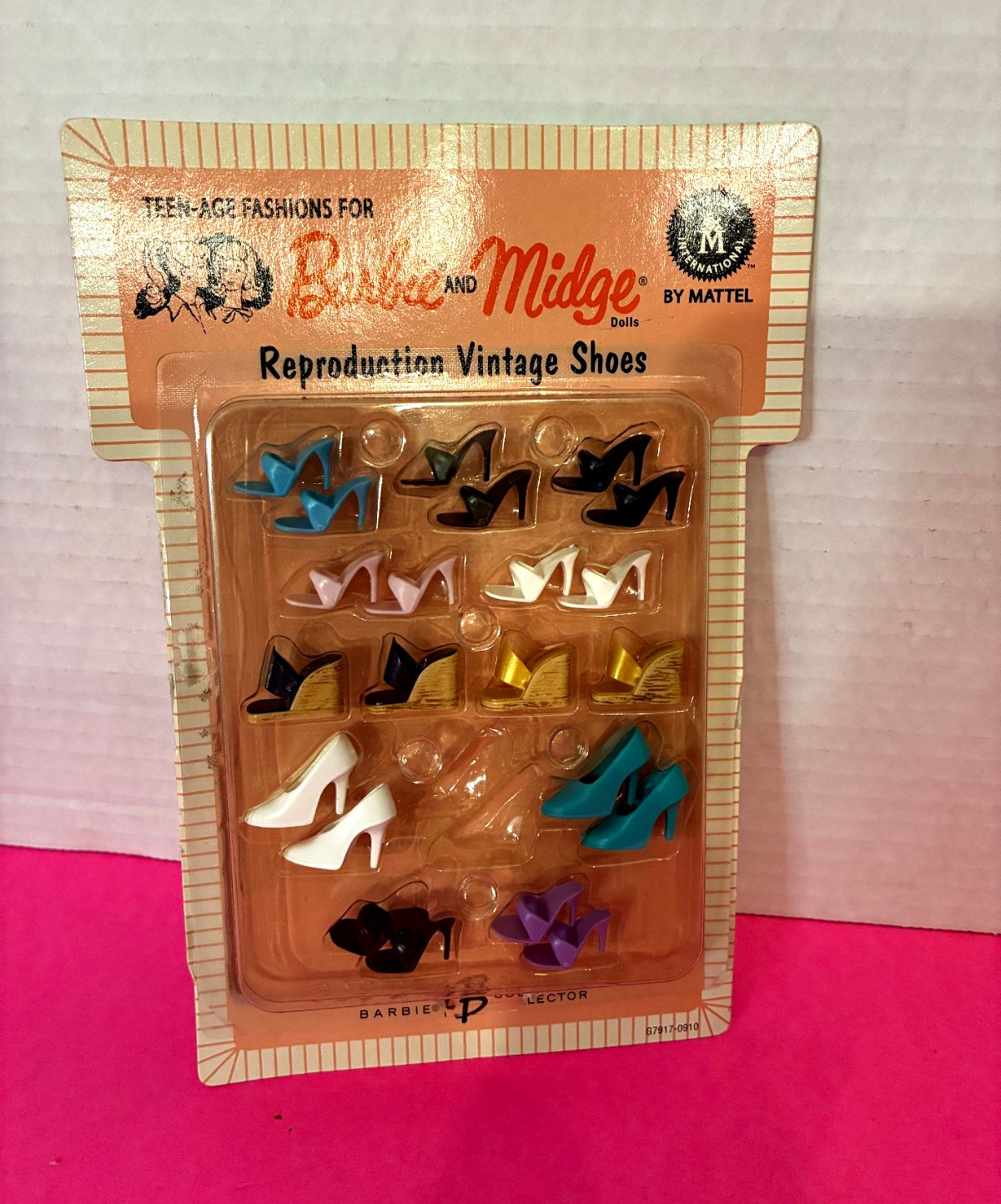 Barbie & Midge Vintage Repro Shoes 11-Pair Set Barbie & Midge Vintage Repro Shoes 11-Pair Set