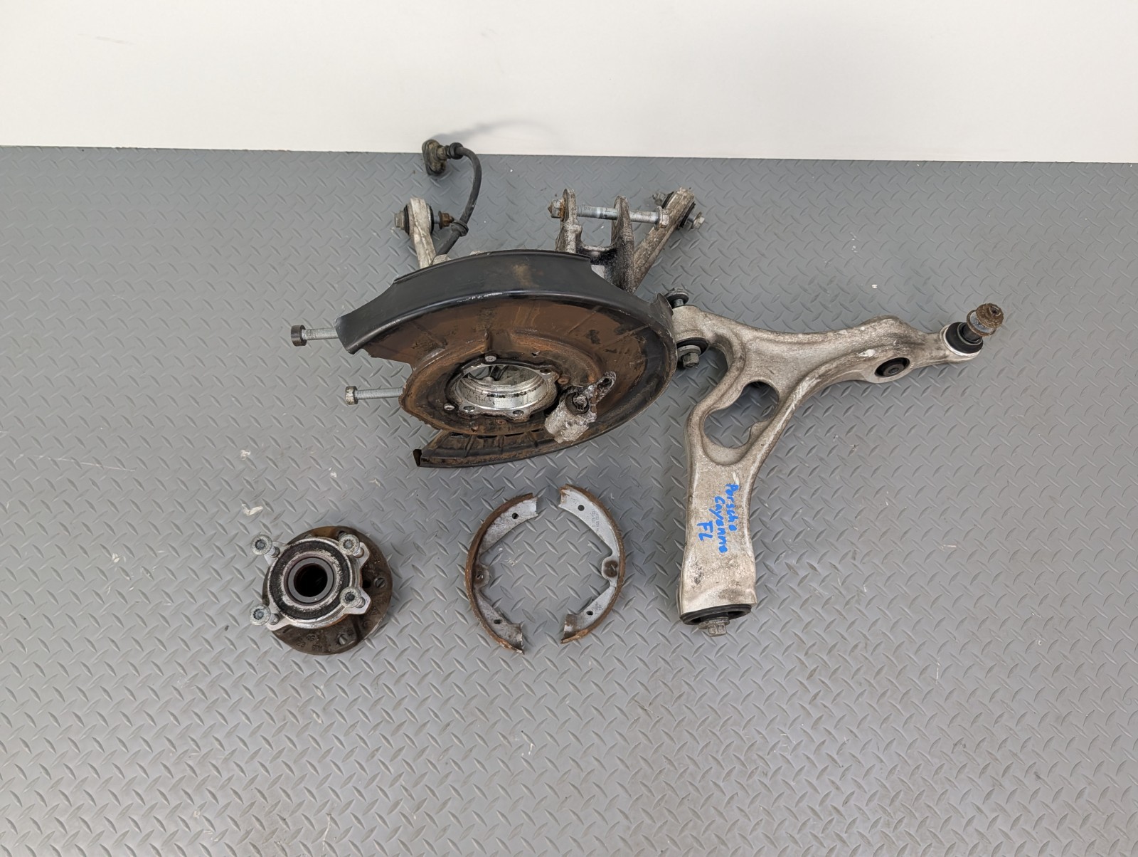 11-18 Porsche Cayenne Front Left Suspension Assembly Knuckle Control Arm Hub OEM