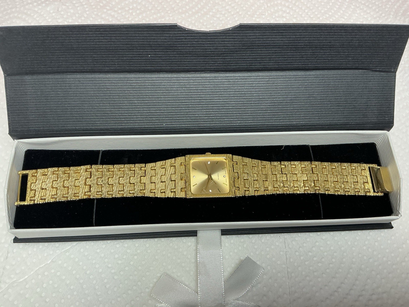 Luxury Unisex Quartz Japan Motv Watch Gold Plated Immaculate Condition Luxury Unisex Quartz Japan Motv Watch Gold Plated Immaculate Condition