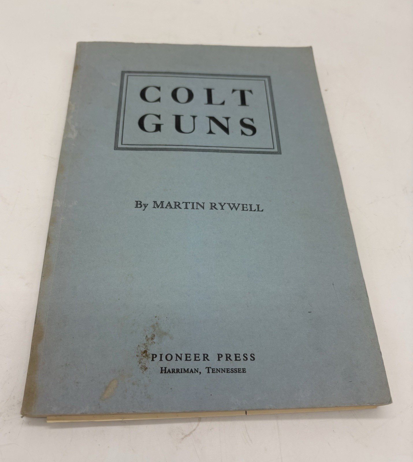 Vintage Books Colt Guns Paperback Martin Rowell 1957 Sports Hunting History Vintage Books Colt Guns Paperback Martin Rowell 1957 Sports Hunting History