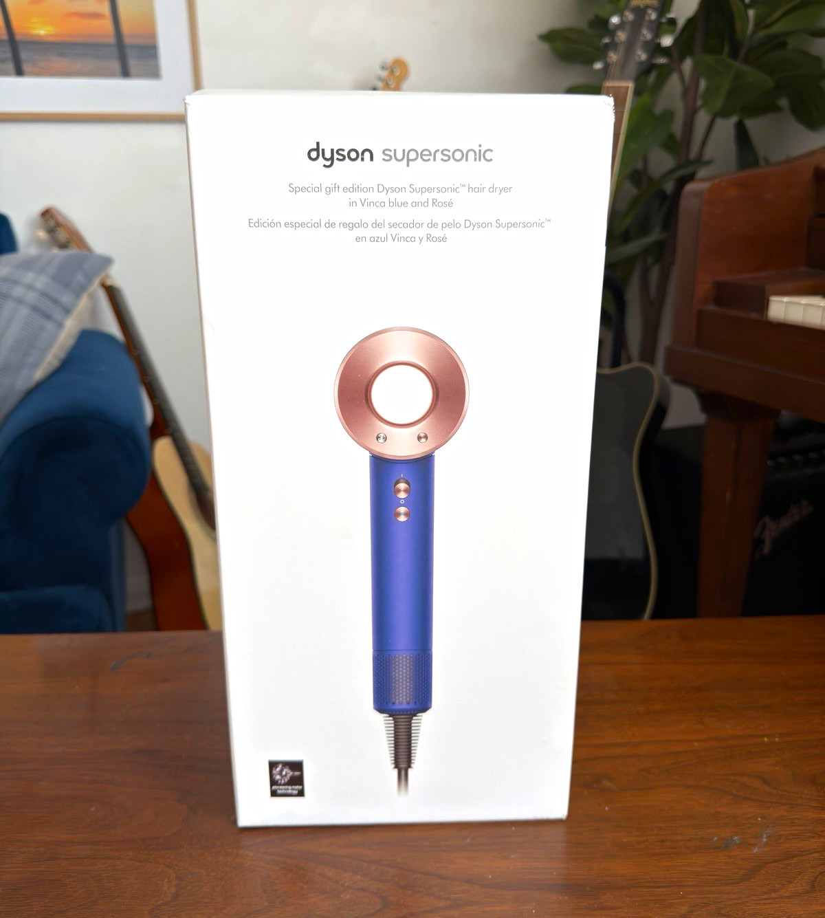 Never Used Dyson Supersonic Standard Hair Dryer Vinca Blue/Rose w/ Diffuser Never Used Dyson Supersonic Standard Hair Dryer Vinca Blue/Rose w/ Diffuser