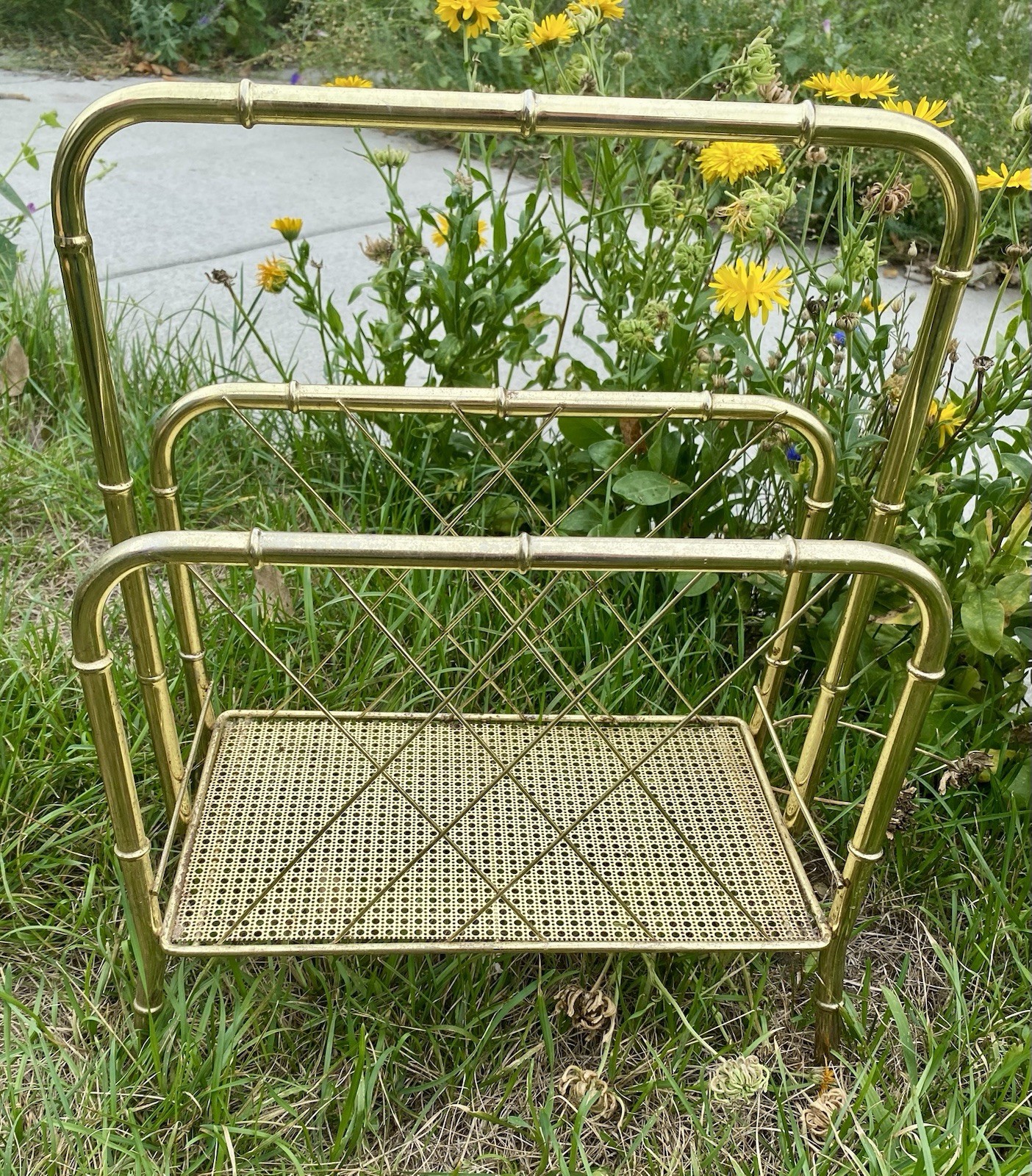 Hollywood Regency Vintage Mid-Century Brass Magazine Rack Hollywood Regency Vintage Mid-Century Brass Magazine Rack