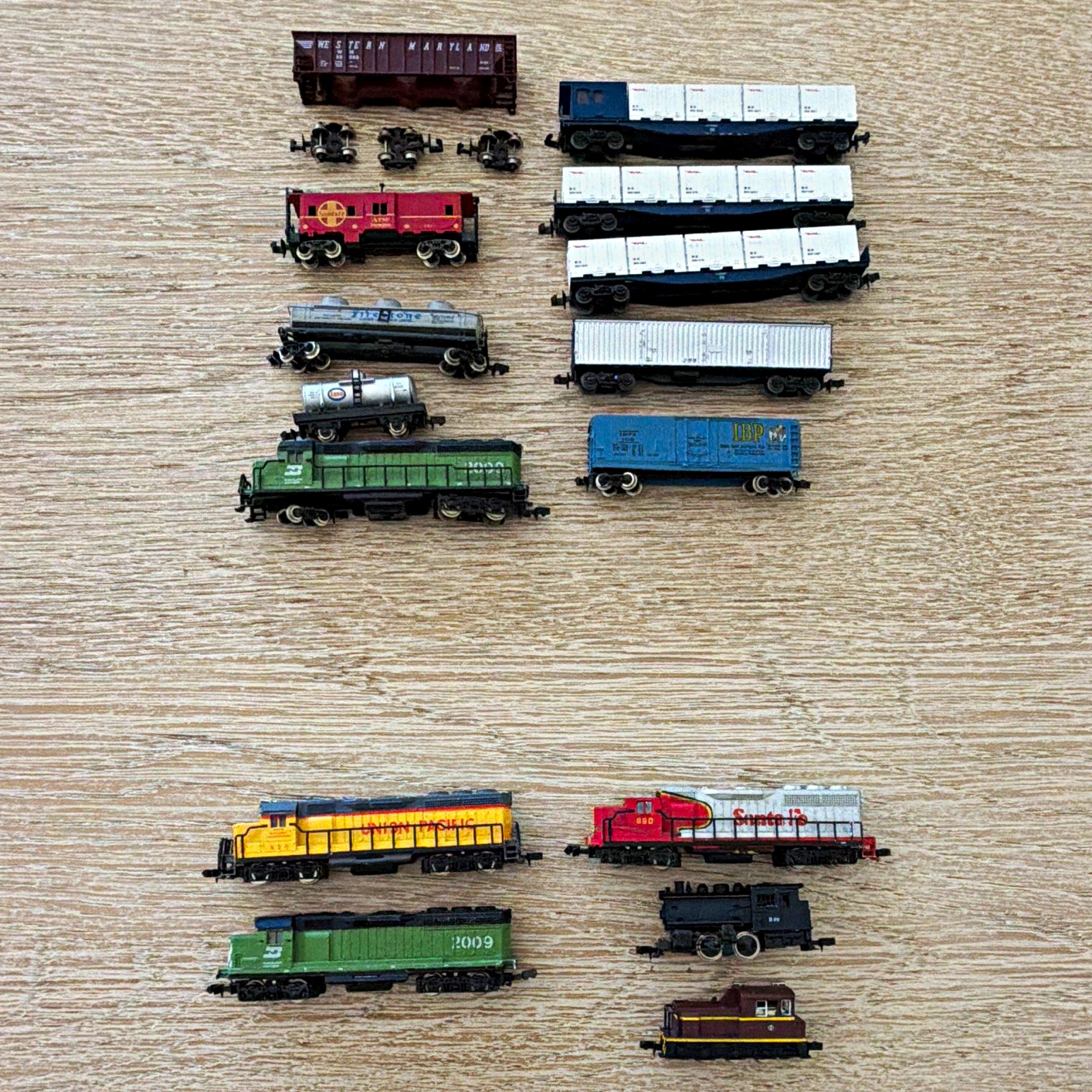 Santa Fe Union Pacific N Scale 1:160 15pc DC Analog Locomotives & Cars Santa Fe Union Pacific N Scale 1:160 15pc DC Analog Locomotives & Cars