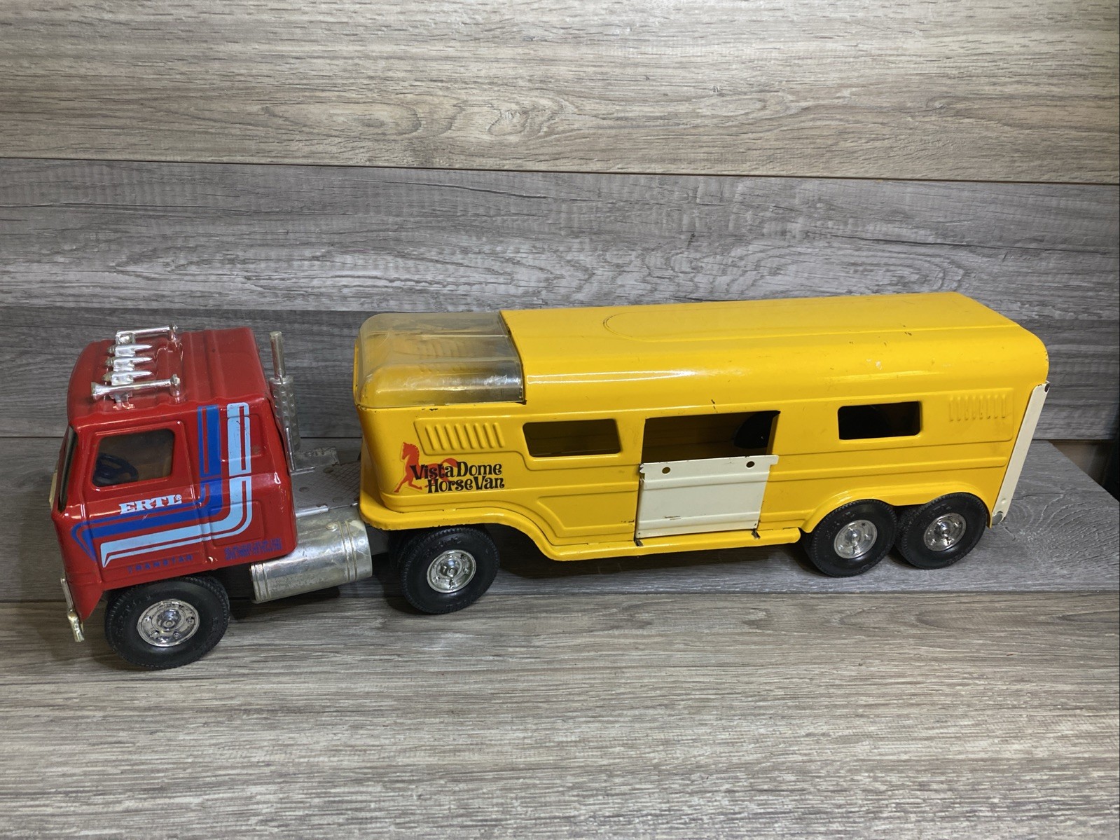 Vtg ERTL Pressed Steel International Transtar Vista Dome Horse Van 1971 Semi 21 Vtg ERTL Pressed Steel International Transtar Vista Dome Horse Van 1971 Semi 21