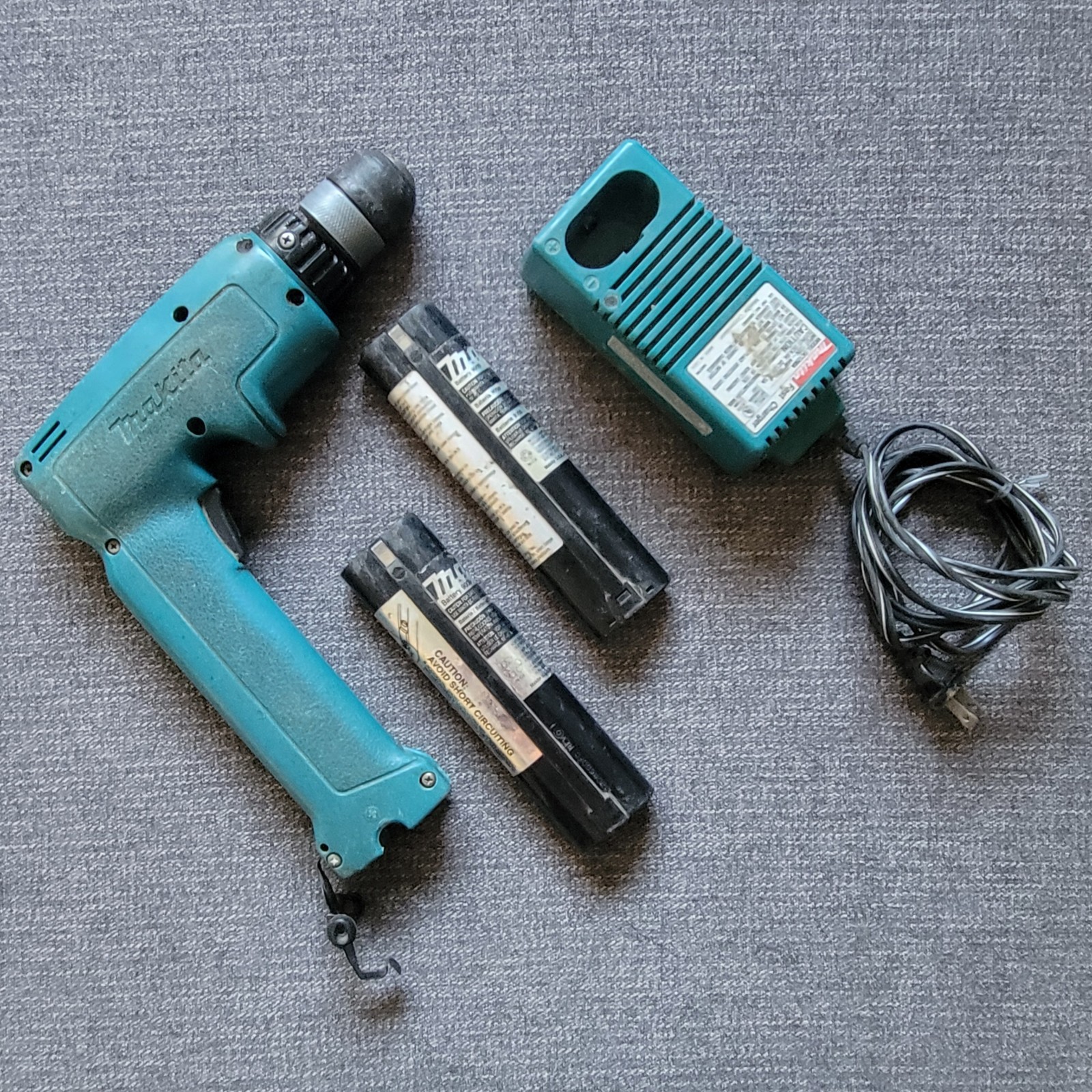 Vintage Makita 9.6V Cordless Drill Set w/ Original Blue Steel Metal Case Kit 