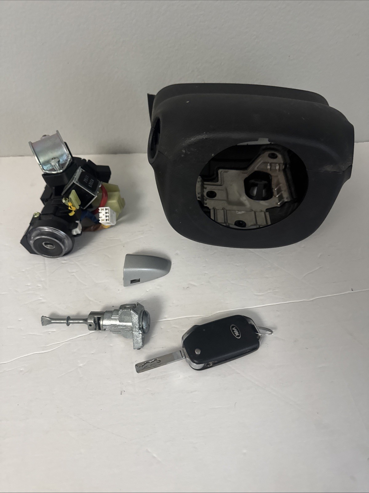2019-2021 KIA FORTE IGNITION SWITCH LOCK CYLINDER W/KEY FOB SHROUD COLUMN OEM 2019-2021 KIA FORTE IGNITION SWITCH LOCK CYLINDER W/KEY FOB SHROUD COLUMN OEM