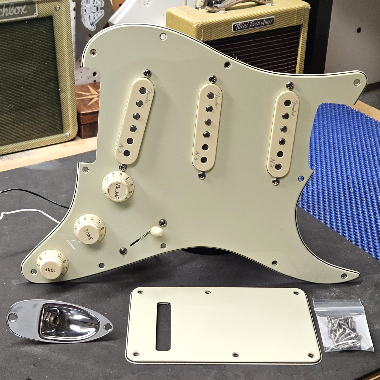2013 Fender USA American Deluxe Strat Loaded Pickguard S-1 N3 Noiseless Pickups 2013 Fender USA American Deluxe Strat Loaded Pickguard S-1 N3 Noiseless Pickups