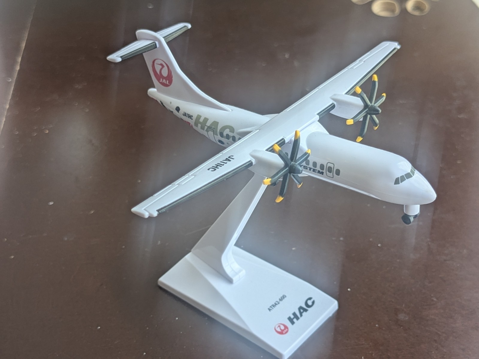 JAL 1/200 Japan Airlines ATR42-600 in-flight toy model kit JAL 1/200 Japan Airlines ATR42-600 in-flight toy model kit