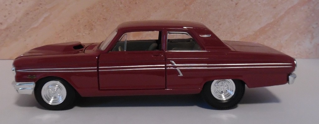 Diecast Burgandy 1964 Ford Fairlane Thunderbolt /24 Maisto Pre-Owned FLAW Diecast Burgandy 1964 Ford Fairlane Thunderbolt /24 Maisto Pre-Owned FLAW