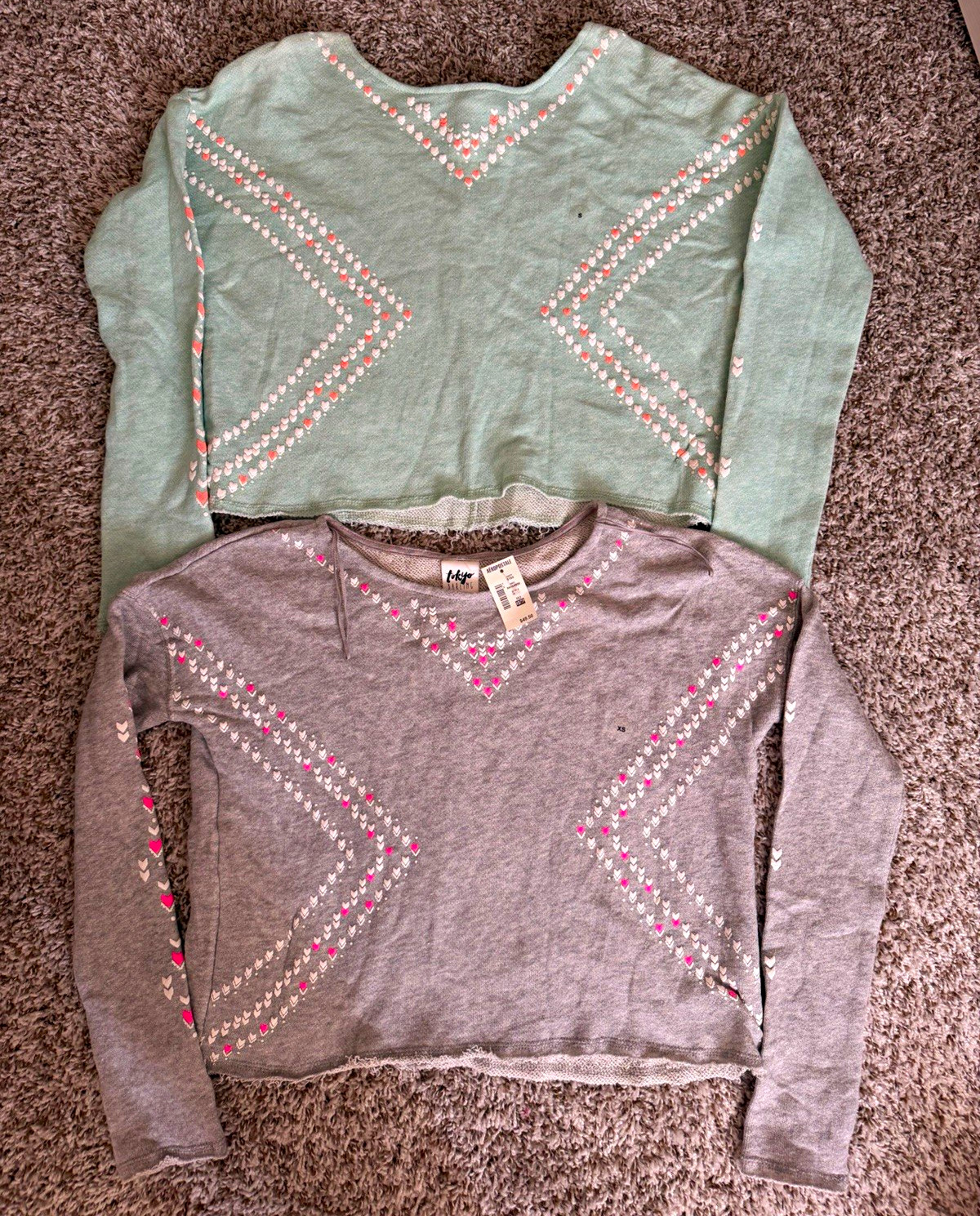 Tokyo Darling Lot of 2 Crewneck Sweatshirts Heart Print Gray XS & Green S Tokyo Darling Lot of 2 Crewneck Sweatshirts Heart Print Gray XS & Green S