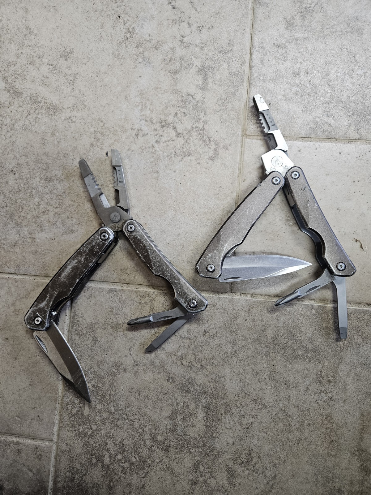 Lot of 2 Klein Tools Electricians Hybrid Pliers Multi-Tool 44216 #For Parts# Lot of 2 Klein Tools Electricians Hybrid Pliers Multi-Tool 44216 #For Parts#