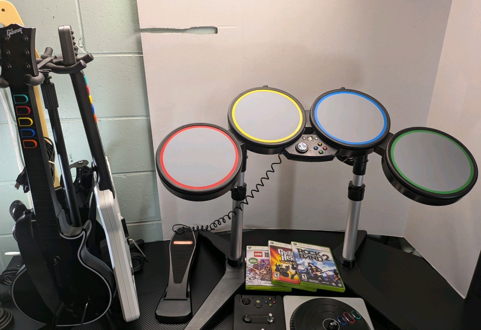 Xbox 360 Rock Band Bundle, Drums, 3 Guitars, Mic, DJ Turntable Fully Tested READ Xbox 360 Rock Band Bundle, Drums, 3 Guitars, Mic, DJ Turntable Fully Tested READ