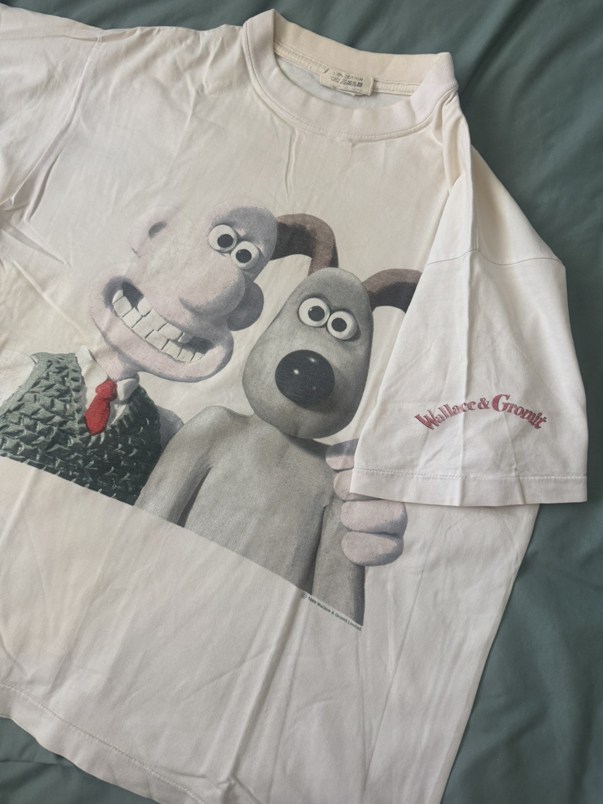 Vintage 1989 Wallace & Gromit T Shirt Beige Vintage 1989 Wallace & Gromit T Shirt Beige