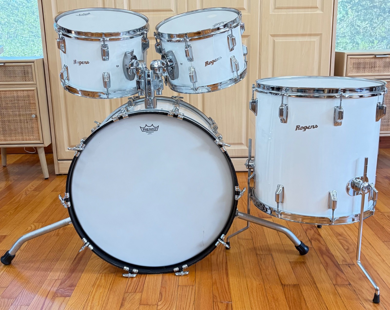 Rogers 4-Piece Drum Kit - 12”, 13” and 16” Toms and 22” Kick, Dyno-Matic Throne