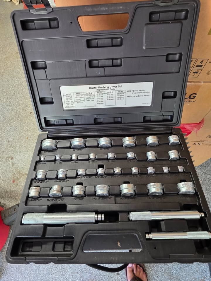 OTC OTC-4410 Metric and Standard Master Bushing Drive Set - 33 Piece OTC OTC-4410 Metric and Standard Master Bushing Drive Set - 33 Piece