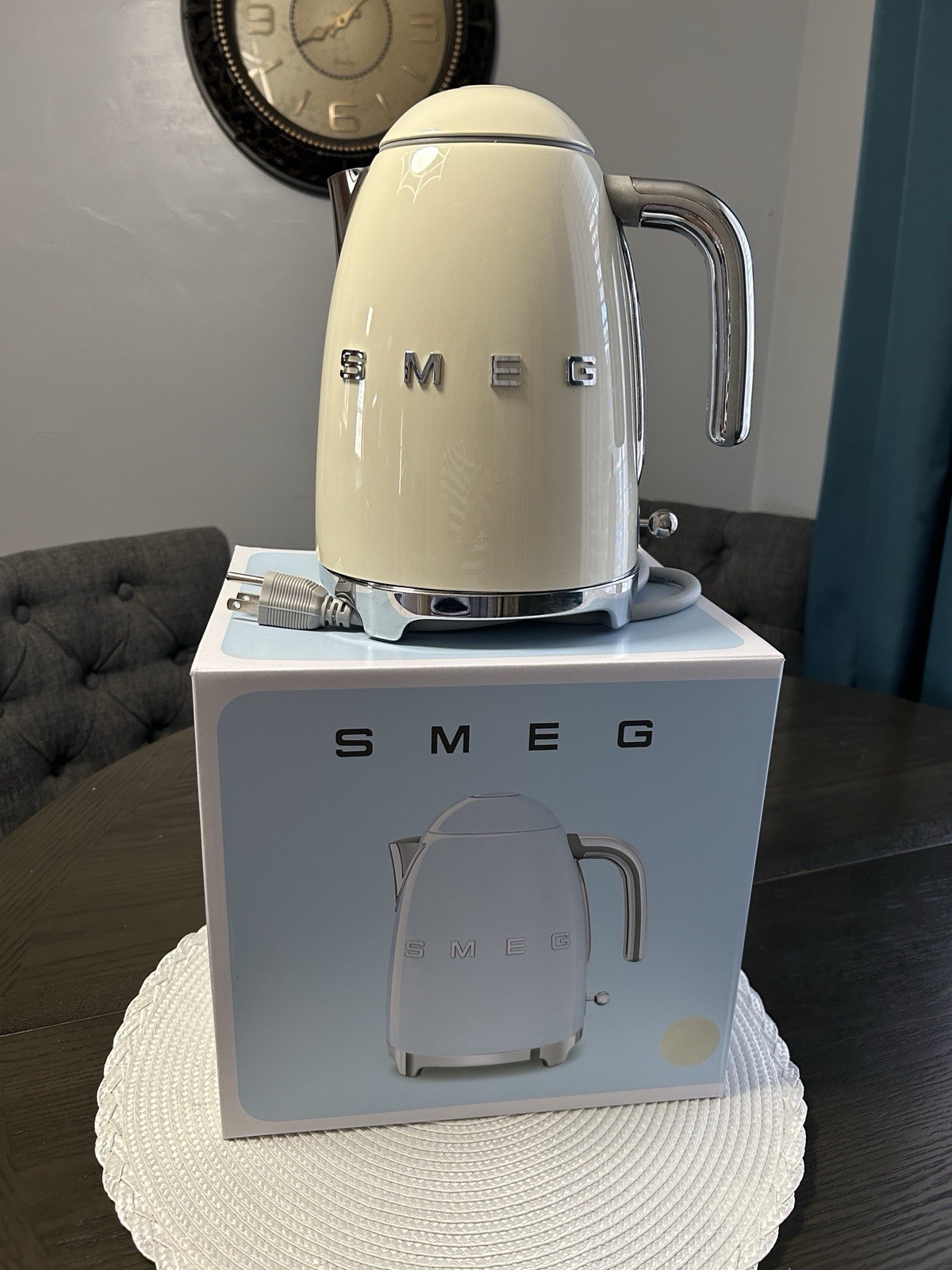 SMEG Retro Electric Mini Kettle Model KLF05CRUS in Creme - New