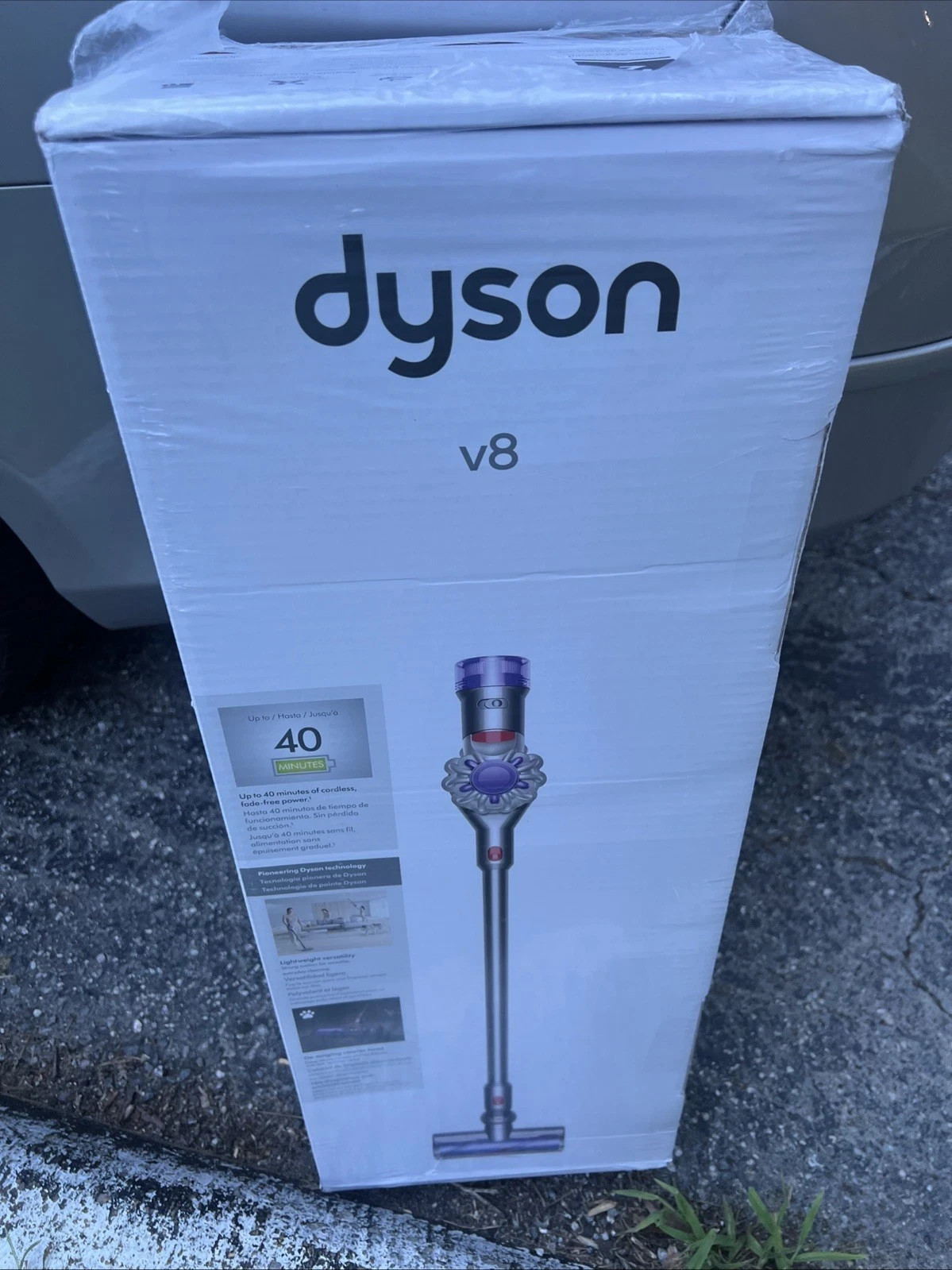 Dyson V8 SV25 Cordless Stick Vacuum Cleaner 400473-01 Silver New Sealed Box Dyson V8 SV25 Cordless Stick Vacuum Cleaner 400473-01 Silver New Sealed Box