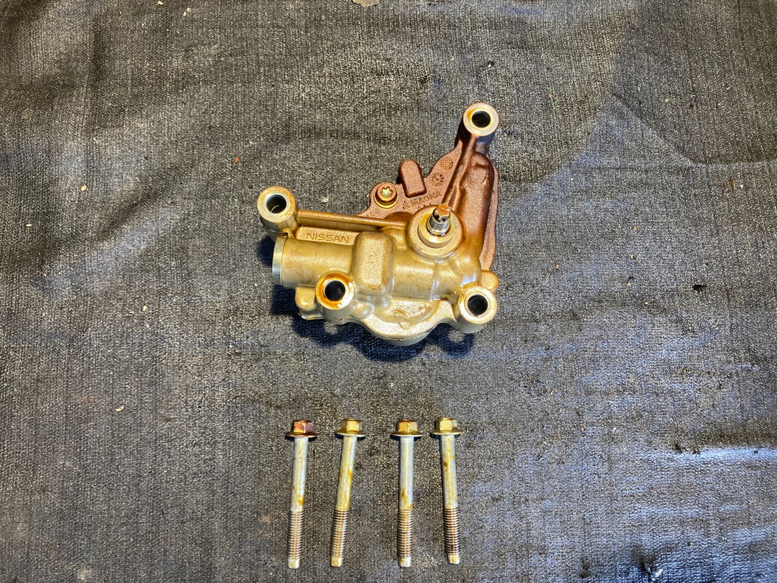 12-18 Nissan Versa HR16DE A 1.6L Oil Pump & Bolts 12-18 Nissan Versa HR16DE A 1.6L Oil Pump & Bolts