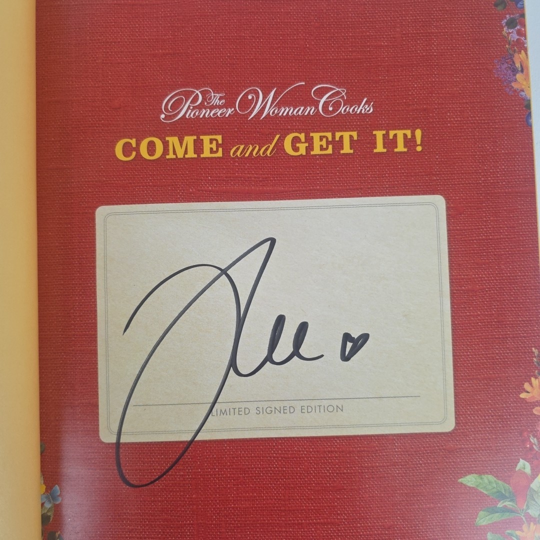 *SIGNED* Ree Drummond Pioneer Woman Cooks - \
