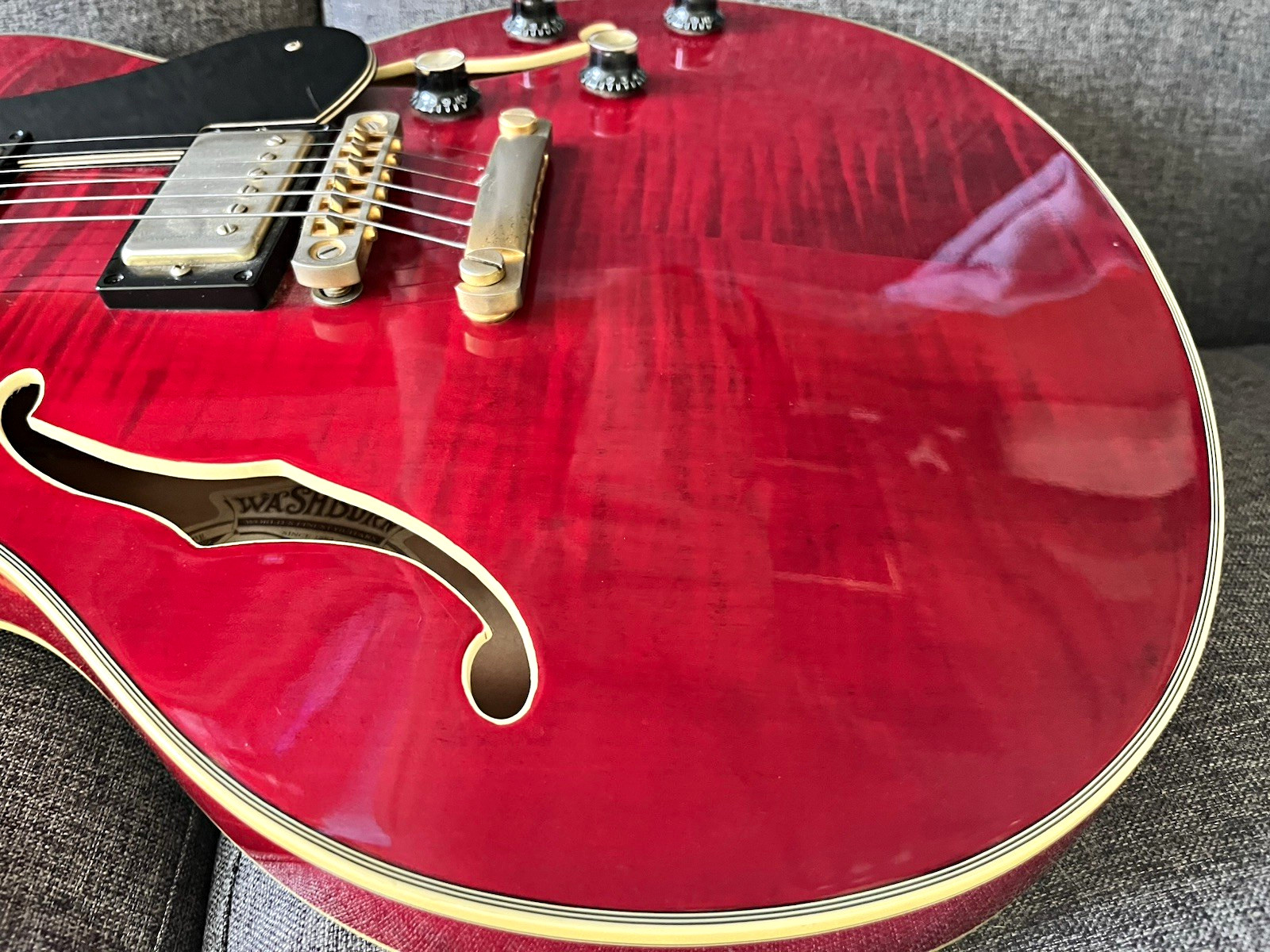 Washburn HB-35 Semi-Hollow Electric Guitar Red 6-String RH w/ Hard Case Washburn HB-35 Semi-Hollow Electric Guitar Red 6-String RH w/ Hard Case
