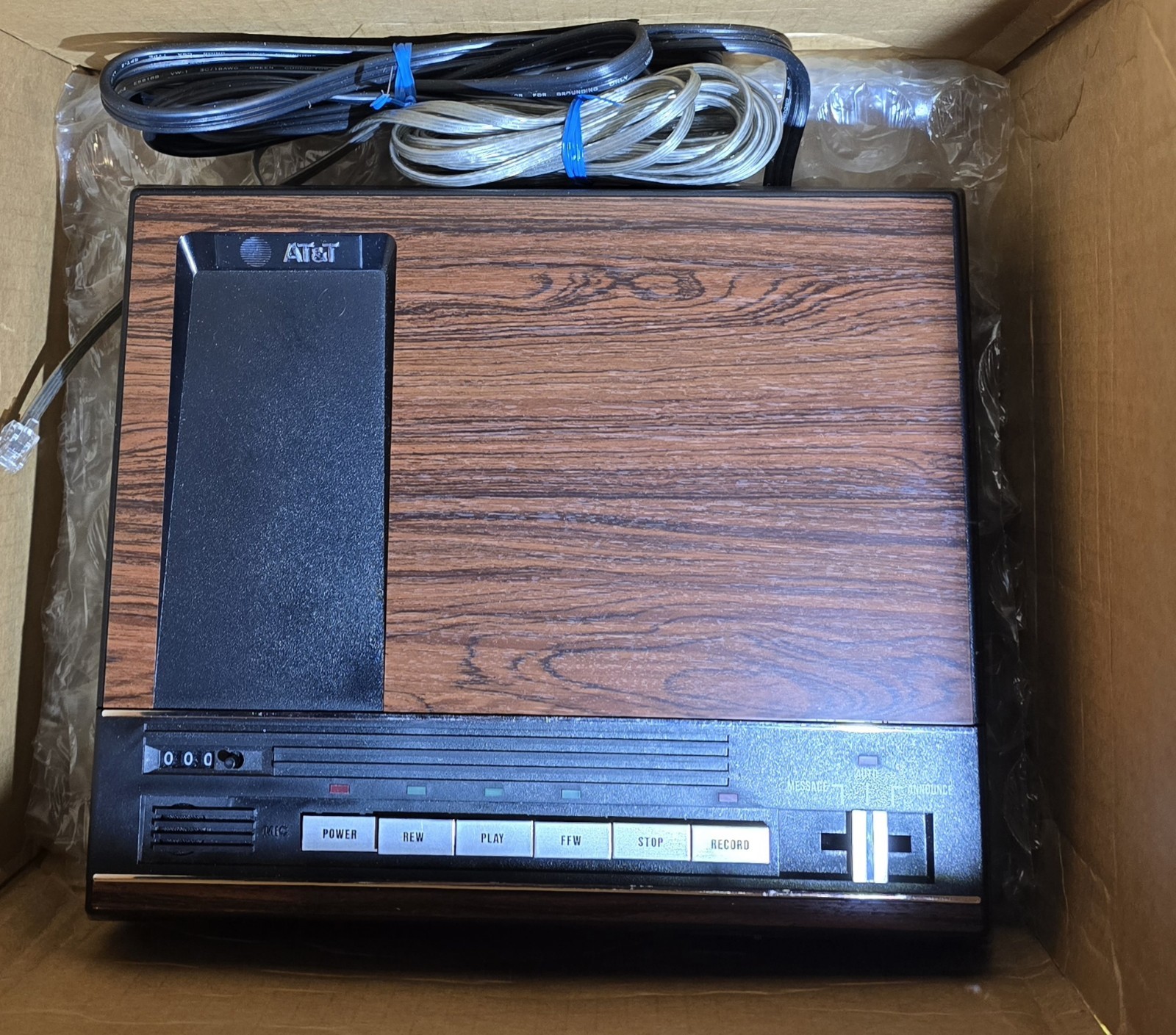 At&t Model 2100 Faux Wood Grain Cassette Awnsering Machine At&t Model 2100 Faux Wood Grain Cassette Awnsering Machine