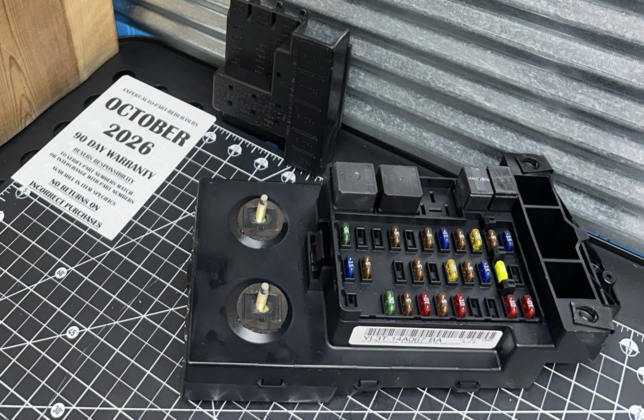 REBUILT 1999 2003 FORD F150 OEM FUSE BOX YL3T-14A067-BA REMANUFACTURED