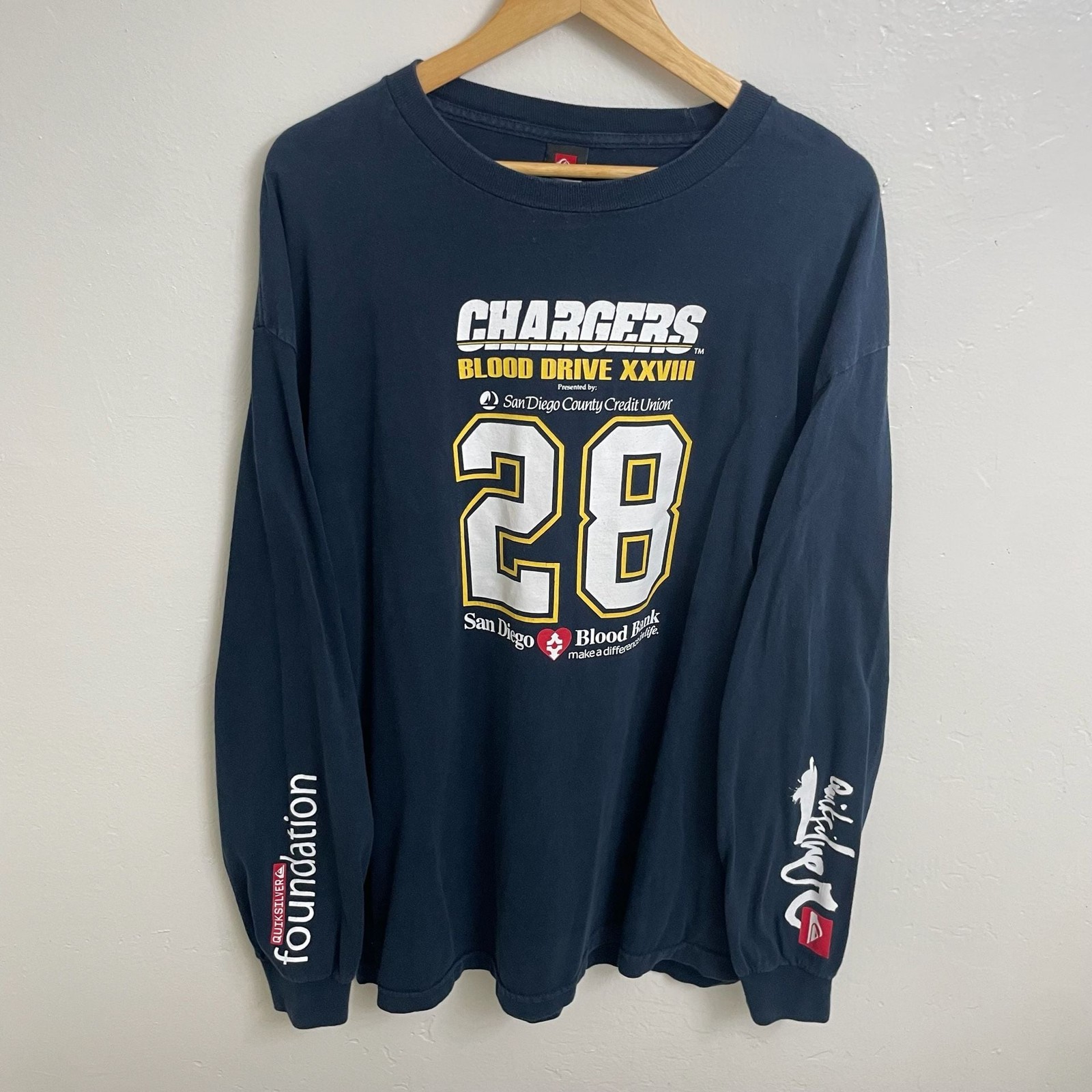 Vintage 2000s Quiksilver Chargers Blood Drive Long Sleeve T-Shirt Navy Vintage 2000s Quiksilver Chargers Blood Drive Long Sleeve T-Shirt Navy